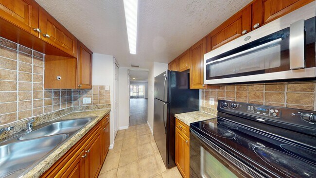 Building Photo - 2Bed/1.5Bath TOWNHOUSE IN WINTER PARK!!   ...