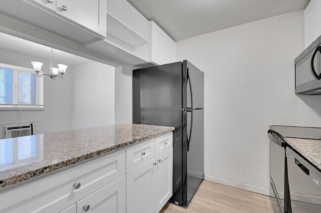 Building Photo - $1,375.00  - 2 Bedrooms, 1 Bathroom, Condo in Denver with Cozy Carpet!