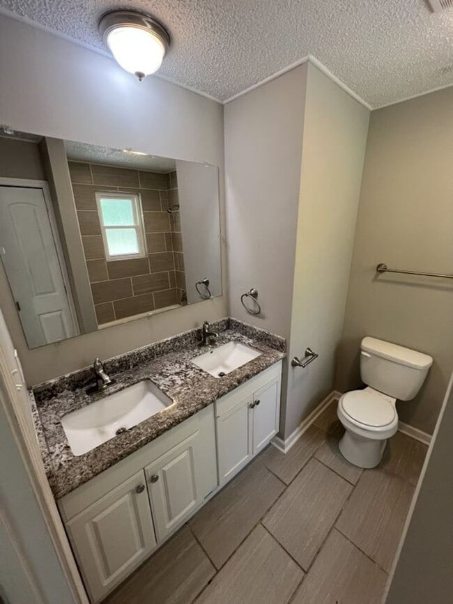 Building Photo - Charming 3-Bedroom Home on Quiet Dead-End ...