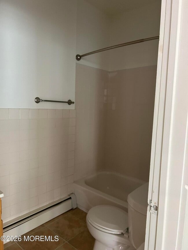Building Photo - 513 Bangs Ave