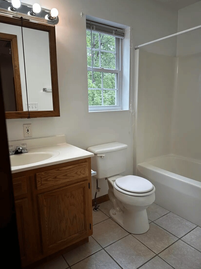 2nd Bathroom - 340 Hyatt Ln