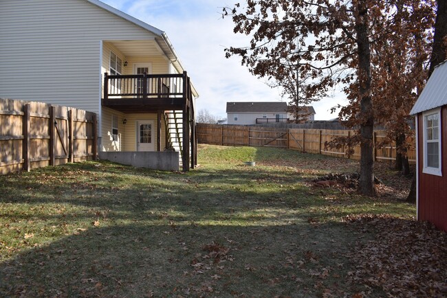Building Photo - Beautiful spacious home in Waynesville