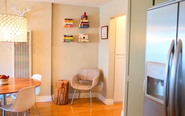 Corner reading nook - 2431 3rd St