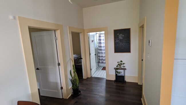 Building Photo - 1738 Allen St