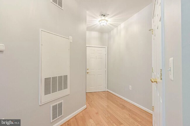 Building Photo - 2911 Deer Hollow Way