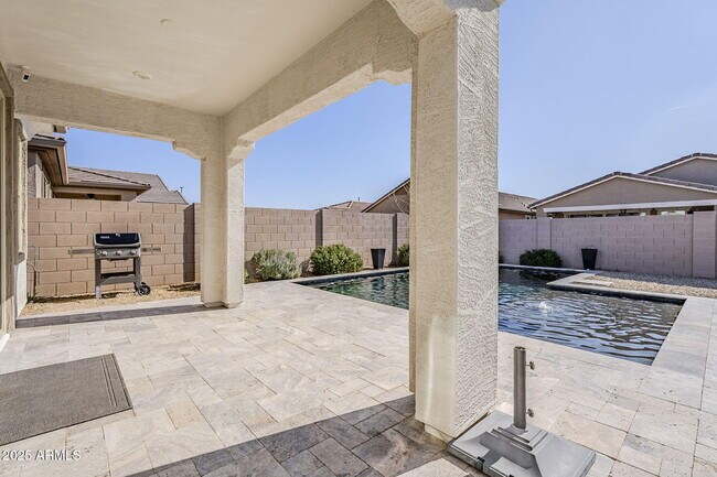 Building Photo - 9935 E Thornbush Ave