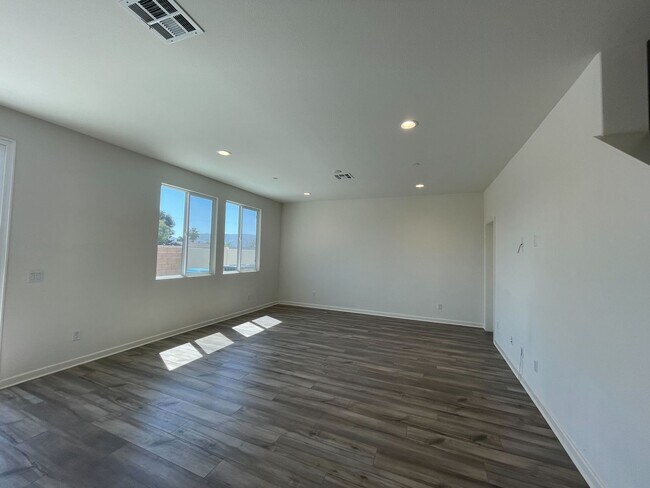 Building Photo - 5-Bedroom Home, Including In-Law Suite, in...