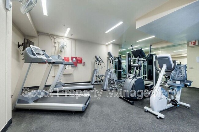 Building Photo - 445 Island Ave