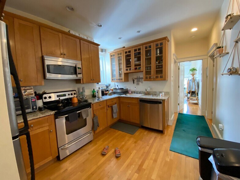 Building Photo - 2 Arlington St