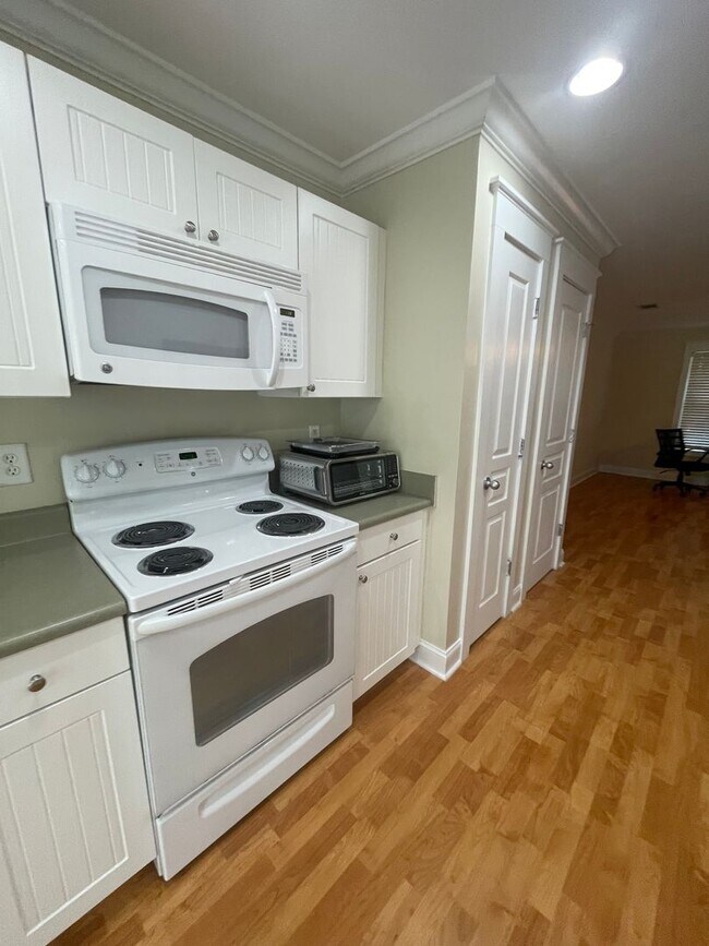 Building Photo - 14-1413 Ordonez