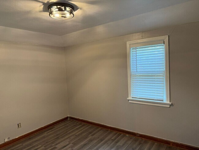 Building Photo - 5321 N 53rd St