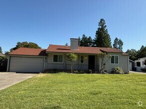 Building Photo - Spacious 3 bed 2 bathroom with 2 car garage