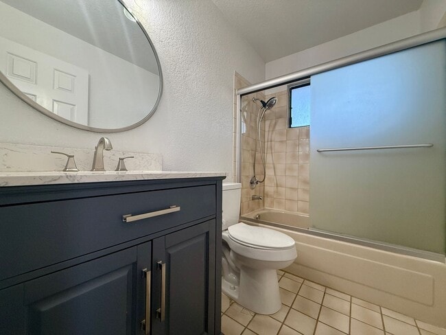 Building Photo - 2 BEDROOM CONDO WITH 2 BALCONIES, RIGHT NEXT TO THE POOL, MINUTES FROM THE STRIP