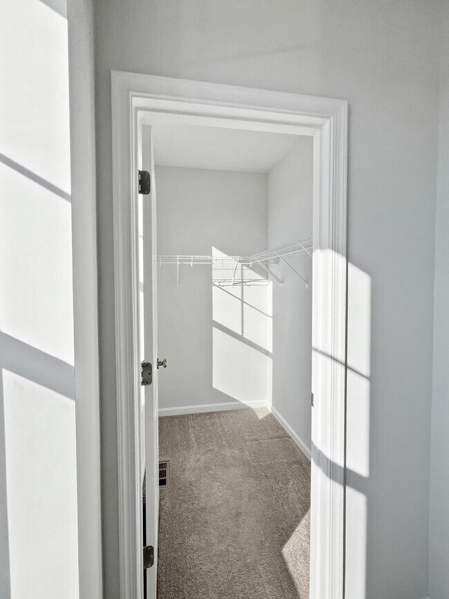 Building Photo - Holiday Special! Beautiful 2 Bedroom Condo in Glen Allen! – No Application Fee This Season!