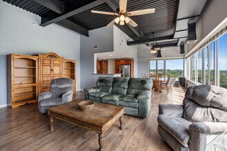 Building Photo - Breathtaking downtown East-facing, penthou...