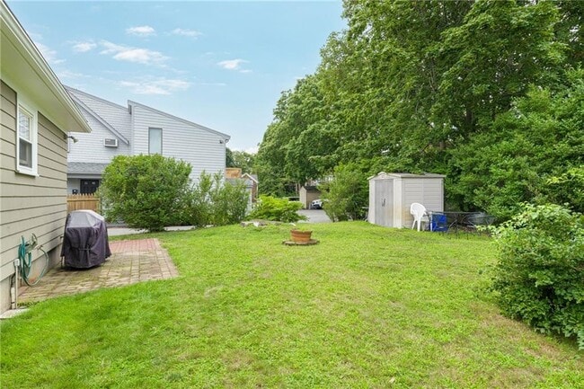 Building Photo - 113 Maple Ave