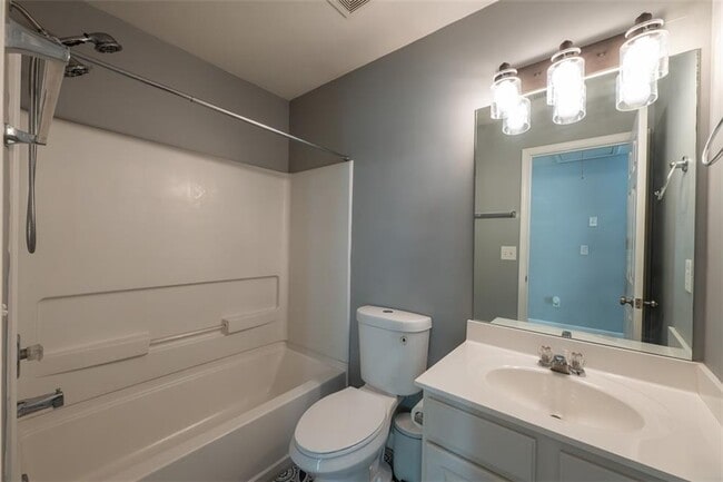 Building Photo - 331 Balaban Cir