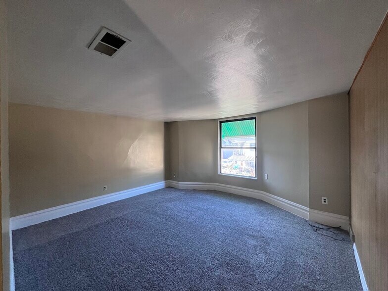 Building Photo - 310 28th St