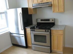 Building Photo - Nicely updated 1 bed near the Green Line in August or September!