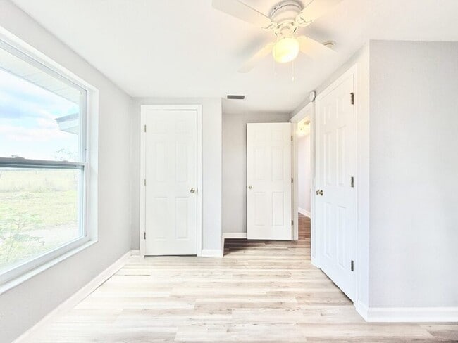 Building Photo - 235 W Northside Dr