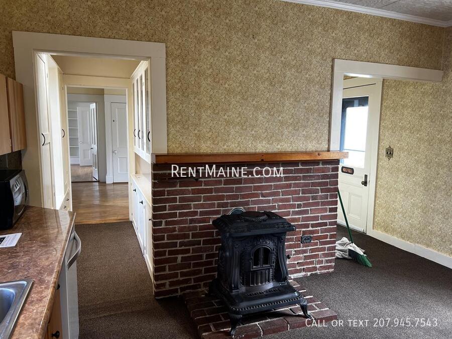 Building Photo - 92 Main Rd N