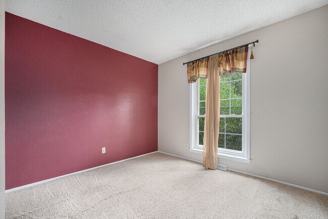 Building Photo - Welcome Home to Bristol Cove - Rare End-Un...