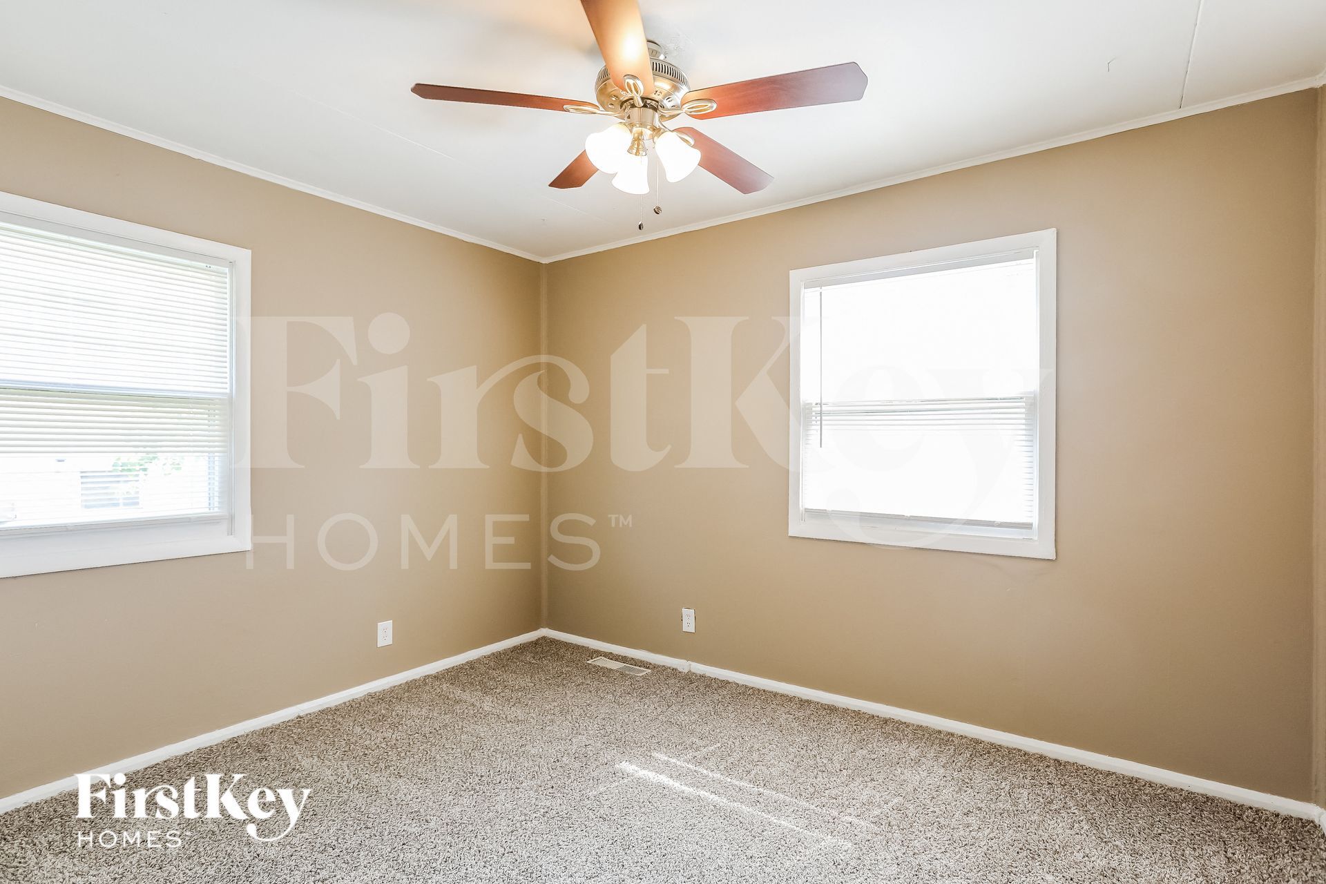 Building Photo - 3605 NE 54th St