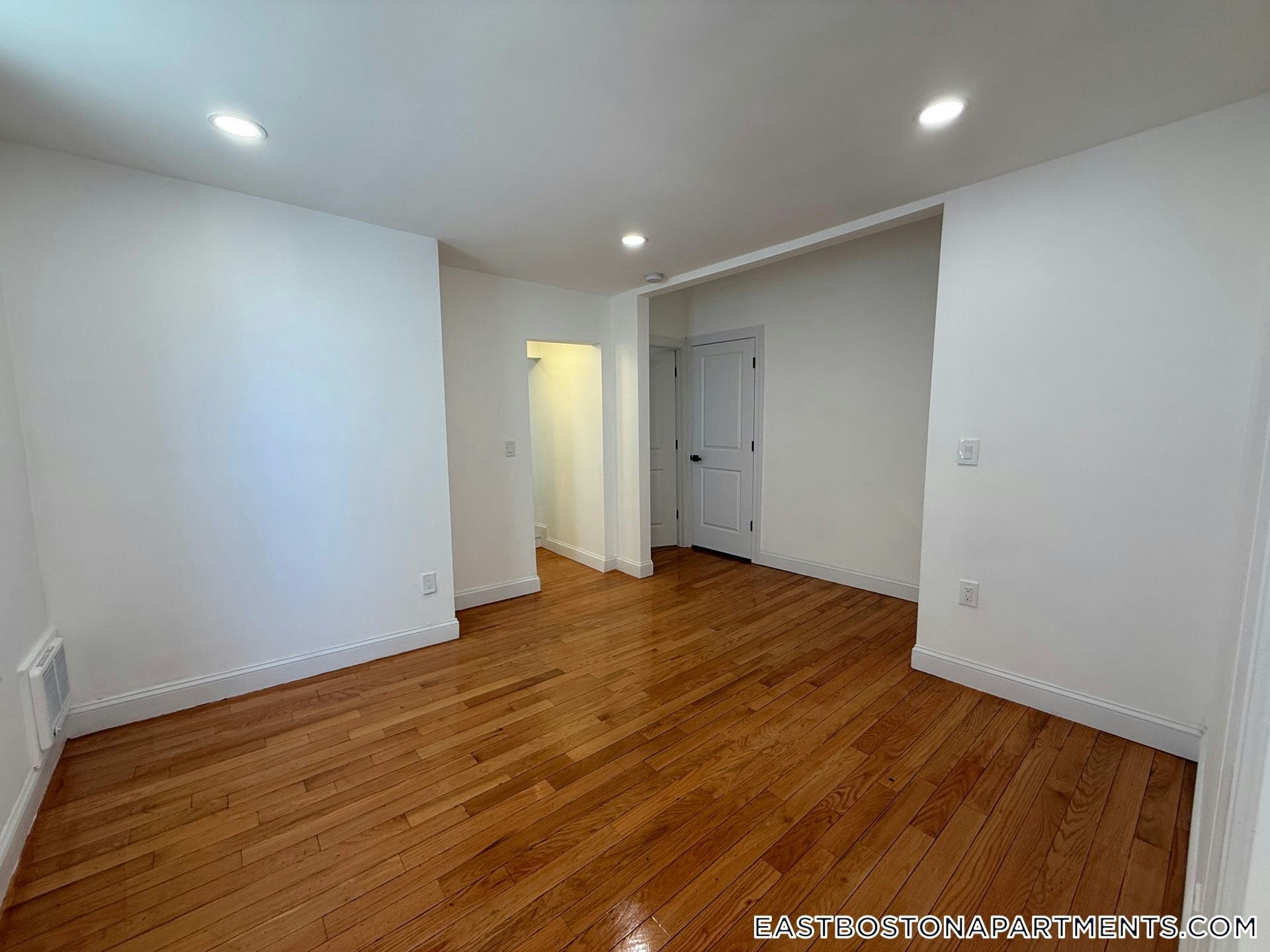 Building Photo - 20 Chelsea St