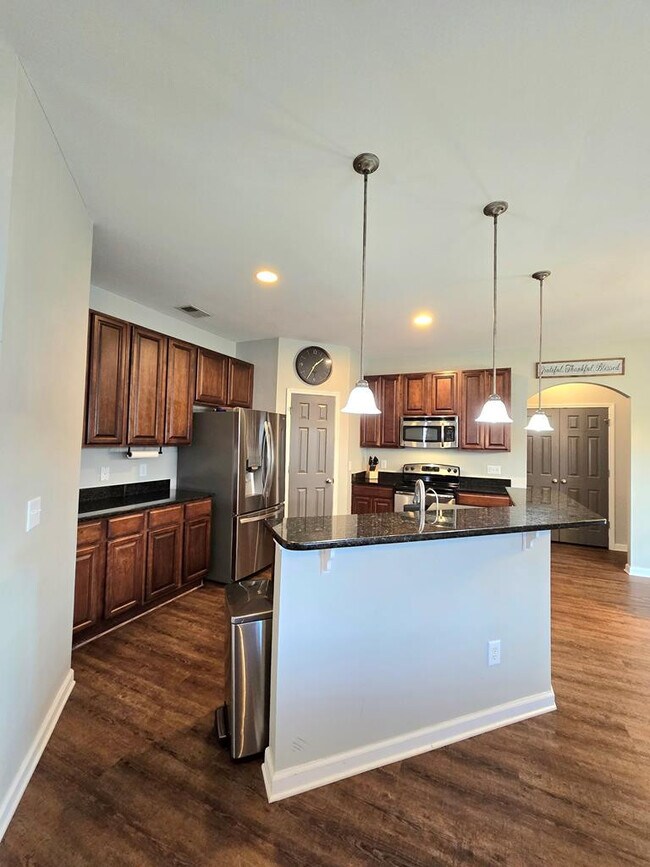 Building Photo - 525 Batty Way