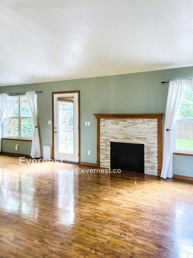 Building Photo - 1009 Meadow Ct