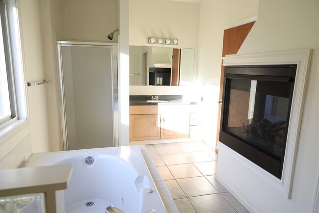 Building Photo - 145 Captain Eames Cir