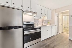 Building Photo - 33 Montvale Ave