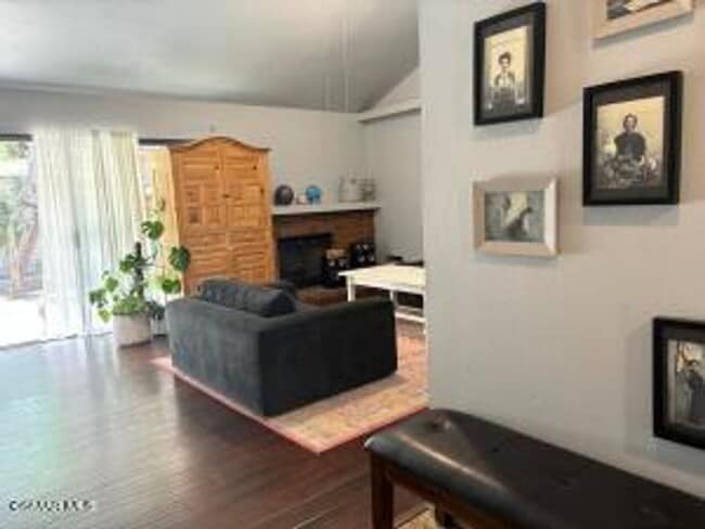 Building Photo - This is a lovely 2 bedroom, 1 1/2 bathroom...