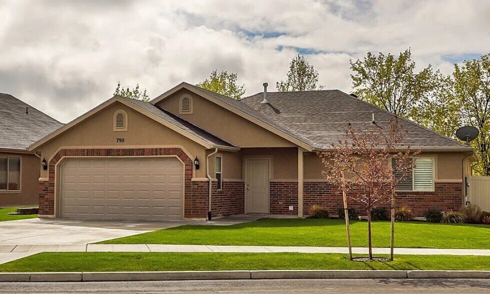 Building Photo - 790 E 200 S