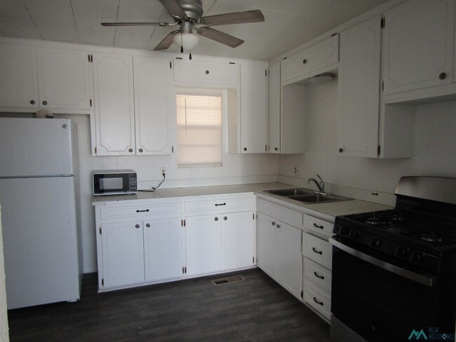 Building Photo - 3710 W Grand Ave