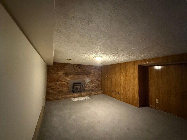 Building Photo - Cockeysville 4BR/2BA Home | Driveway | Finished Lower Level + Flex Room | Updated Bath | Granite ...
