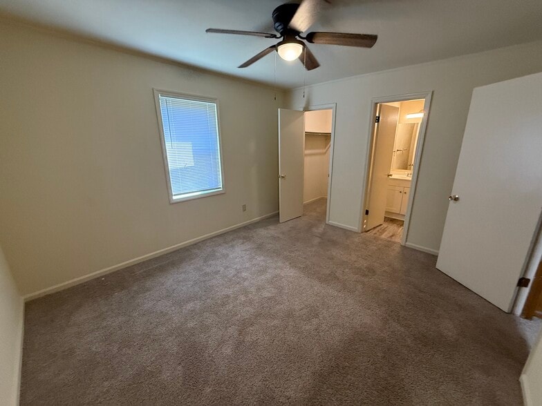 Building Photo - 586 Franklin St