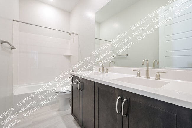 Building Photo - Desirable Community of Arabella