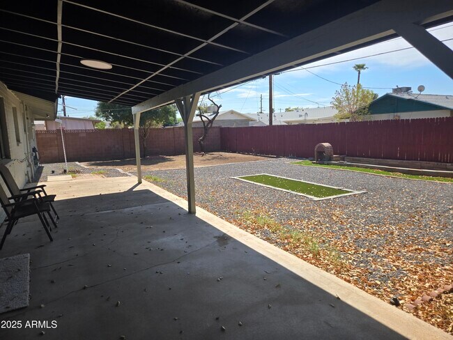 Building Photo - 3731 W Fleetwood Ln