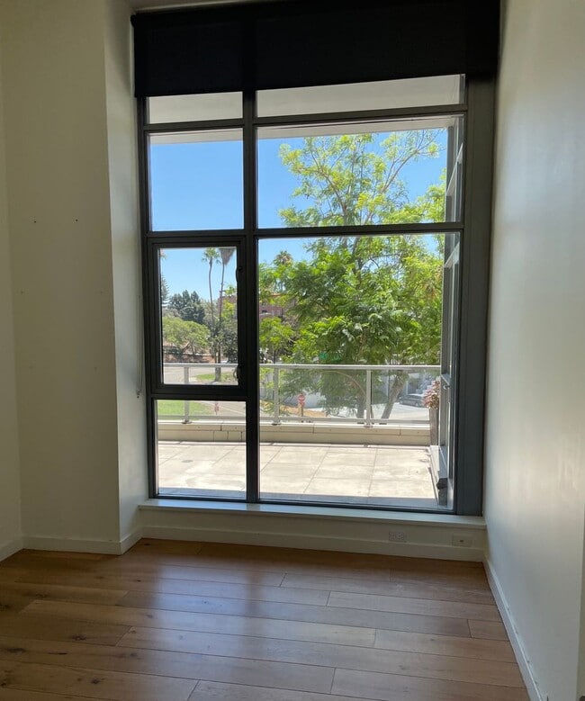 Building Photo - Gorgeous 3 Bedroom 2 Bath Condo For Rent a...