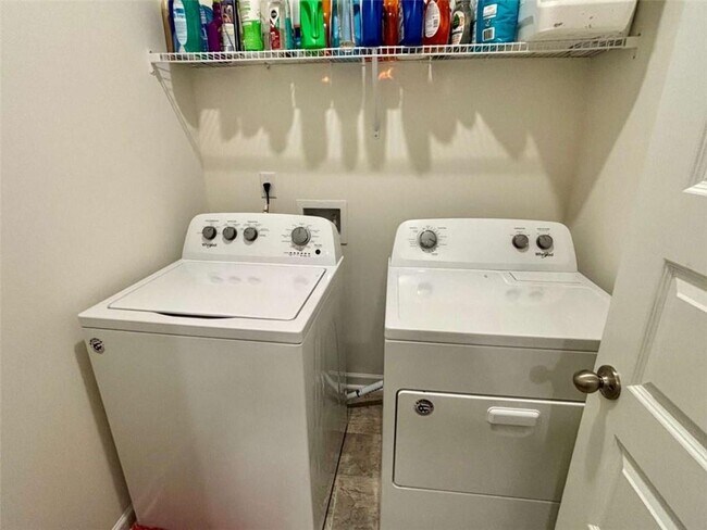 Building Photo - 95 Condor Ct