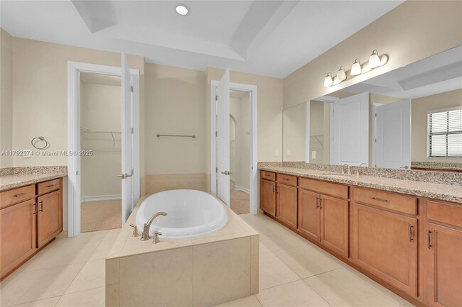 Building Photo - 9365 Solstice Cir