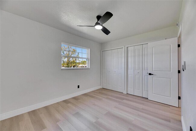 Building Photo - 564 Florida Cir S