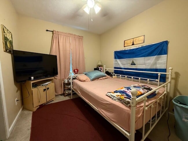 Building Photo - Comfort, Convenience, and Great Location!!