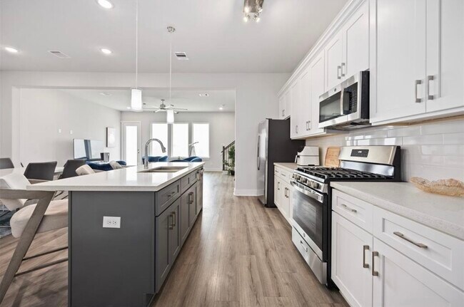 Building Photo - 4614 Redbud St