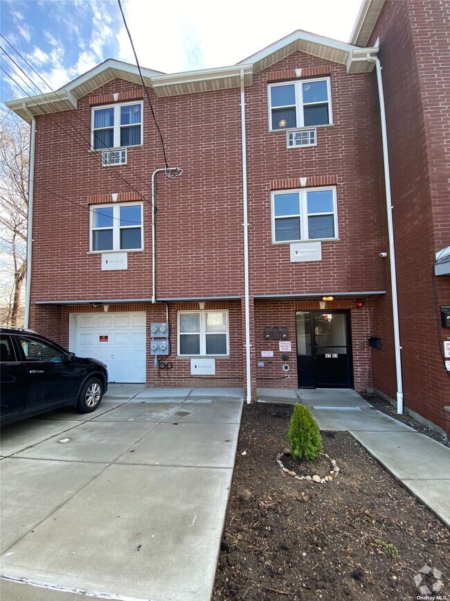 Building Photo - 47-3 58th Ln