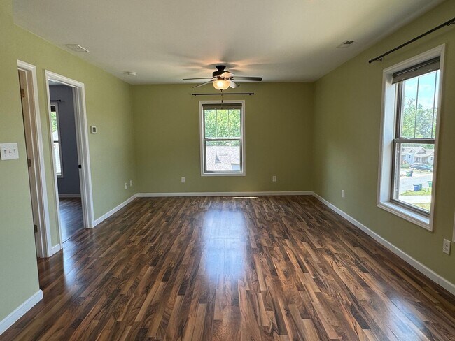 Building Photo - Weaverville - Modern, Three Bedroom, Fenced Yard