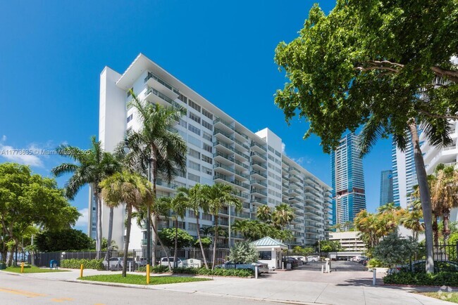 Building Photo - 1408 Brickell Bay Dr