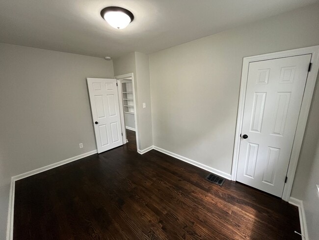 Building Photo - **REMODELED 2-BEDROOM HOUSE IN NORTH COLUMBUS!!**