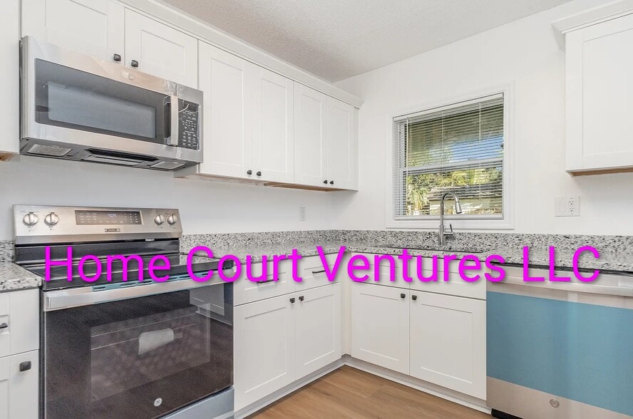 Kitchen - 639 W Williams St